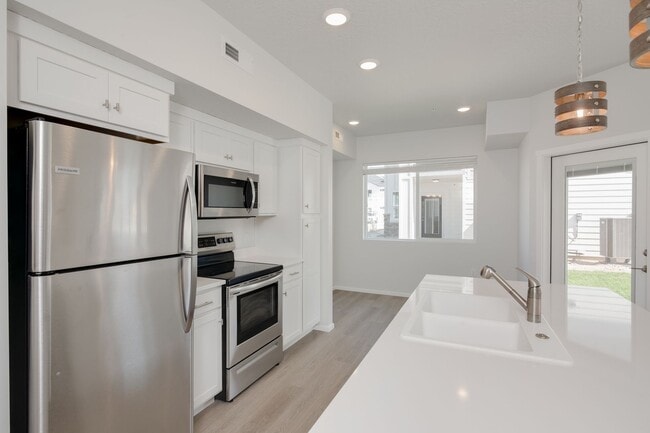property at 5213 Farnum Ln