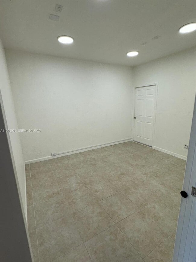 297 Las Brisas Cir in Weston, FL - Building Photo - Building Photo