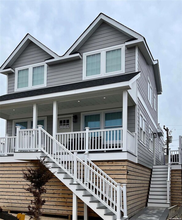 448 Dehnhoff Walk in Ocean Beach, NY - Foto de edificio