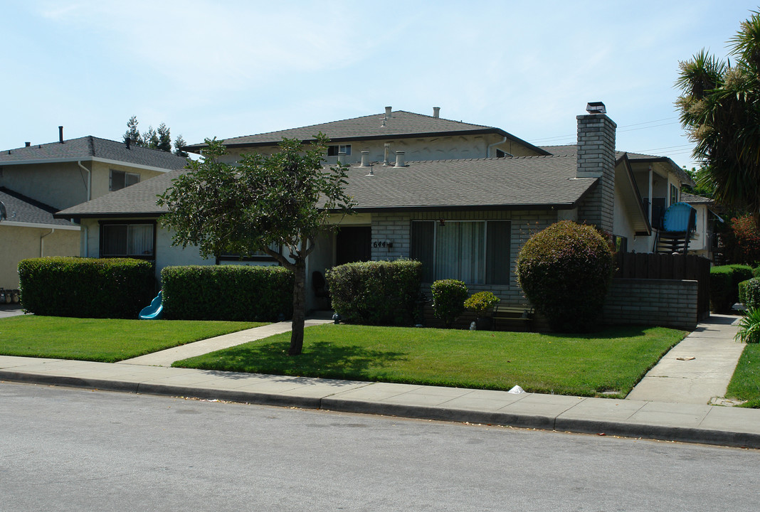 644 Olive Ave in Sunnyvale, CA - Foto de edificio