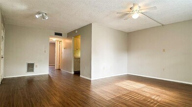 4315 Aegean Dr in Tampa, FL - Building Photo - Building Photo