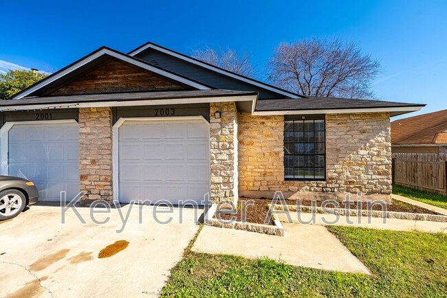 2003 Willowbend Dr in Round Rock, TX - Foto de edificio - Building Photo