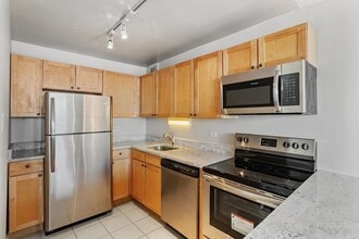 655 W Irving Park Rd, Unit 1511 in Chicago, IL - Foto de edificio - Building Photo