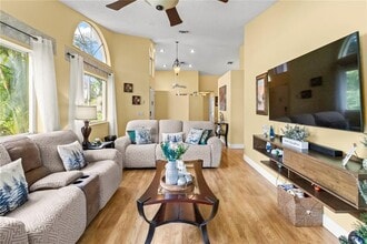 7464 Pinewalk Dr S in Margate, FL - Foto de edificio - Building Photo