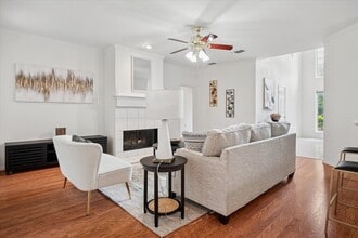 6629 Wickliff Trail in Plano, TX - Foto de edificio - Building Photo