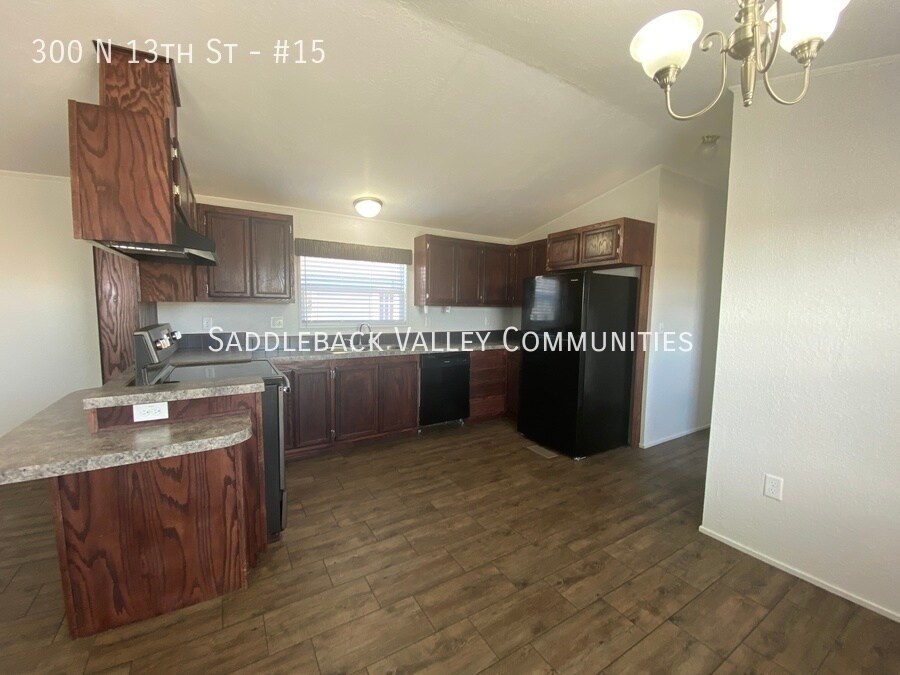 300 N 13th St in Saratoga, WY - Building Photo