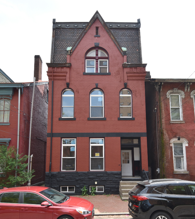 1005 Sheffield St in Pittsburgh, PA - Building Photo