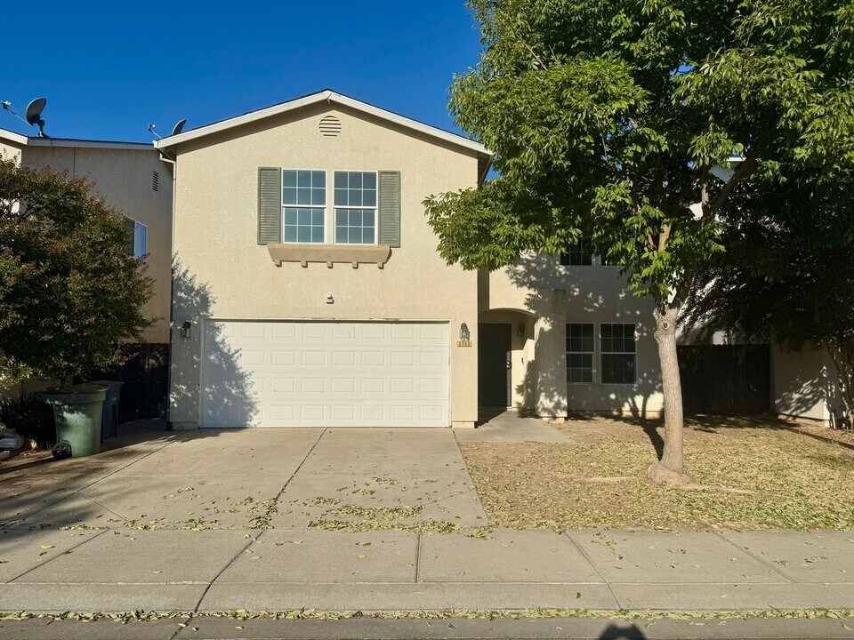 3753 Morning Dove Ave in Merced, CA - Building Photo