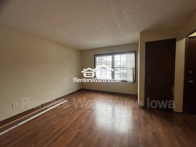 4122 77th St Cir in Urbandale, IA - Foto de edificio - Building Photo