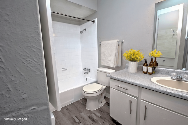 Devon Park Apartments in Dallas, TX - Building Photo - Building Photo