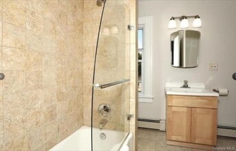 298 S Middletown Rd in Nanuet, NY - Building Photo - Building Photo