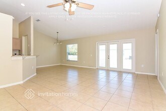 5626 War Admiral Dr in Zephyrhills, FL - Foto de edificio - Building Photo