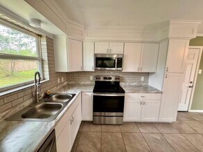 94 N Shirley Ln in Willis, TX - Building Photo - Building Photo