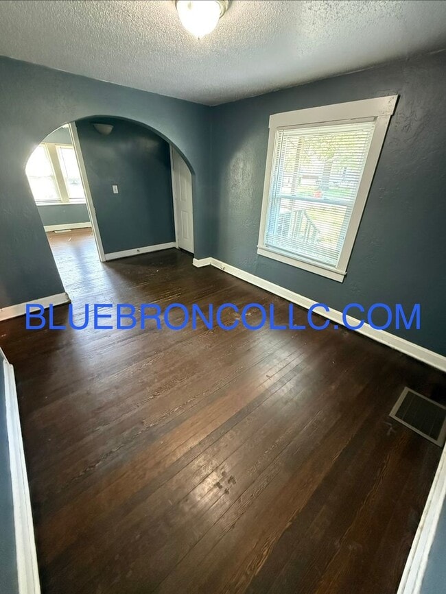 912 E Stone St in Independence, MO - Building Photo - Building Photo