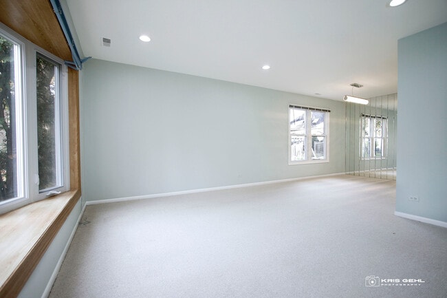 467 Highland Grove Dr in Buffalo Grove, IL - Building Photo - Building Photo