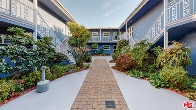 11284 Montana Ave in Los Angeles, CA - Building Photo - Building Photo