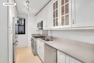 315 E 72nd St in New York, NY - Foto de edificio - Building Photo