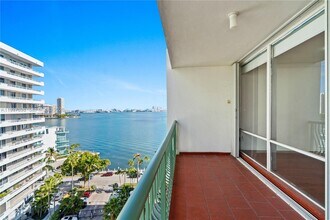 1408 Brickell Bay Dr in Miami, FL - Building Photo - Building Photo