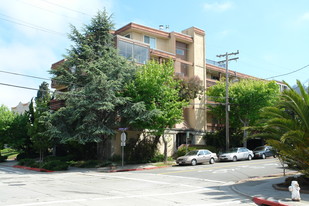 2201 VIrginia St Apartments