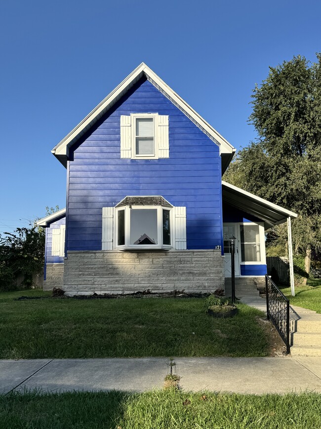 property at 821 S Market St