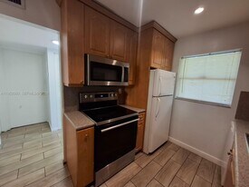 4111 Stirling Rd in Davie, FL - Building Photo