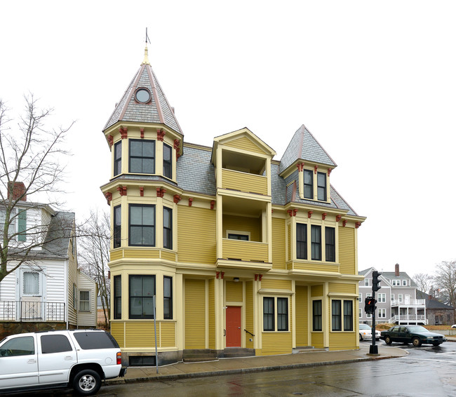 8 Allen St in New Bedford, MA - Foto de edificio - Building Photo