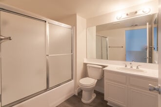 14459 Benefit St in Sherman Oaks, CA - Foto de edificio - Interior Photo