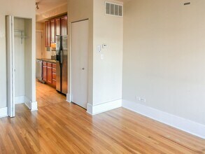 3453 N Wolcott Ave, Unit 3 in Chicago, IL - Foto de edificio - Building Photo