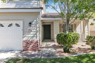 1568 Lamplight Village Ln in Las Vegas, NV - Building Photo - Building Photo