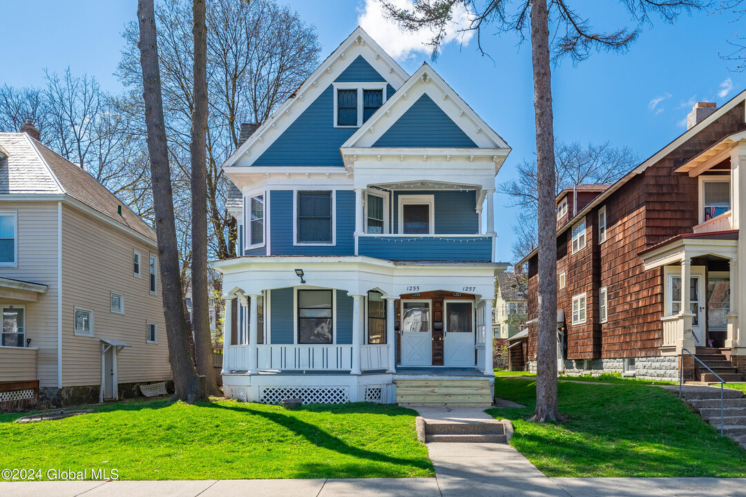 1257 Glenwood Blvd in Schenectady, NY - Building Photo