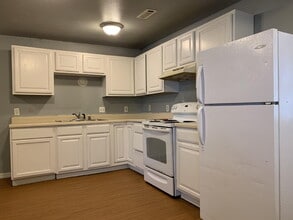 700 Virginia St in Springdale, AR - Foto de edificio - Building Photo