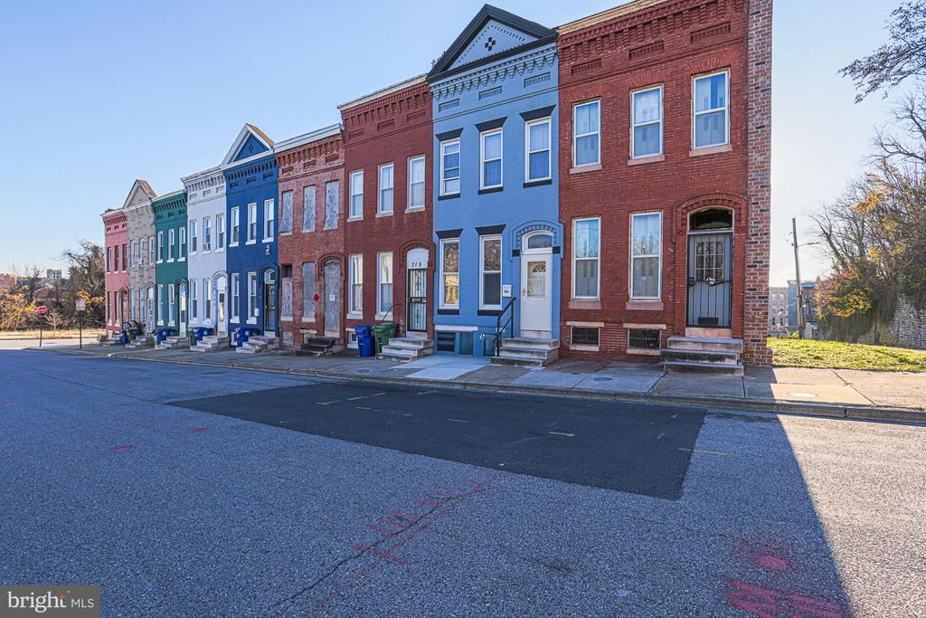 717 W Lanvale St in Baltimore, MD - Building Photo