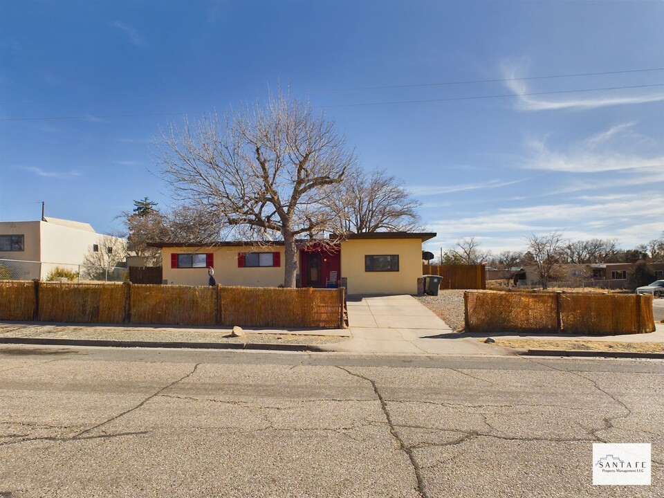 1009 San Lorenzo Dr in Santa Fe, NM - Building Photo