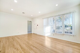 5107 Enfield Ave in Encino, CA - Building Photo - Building Photo