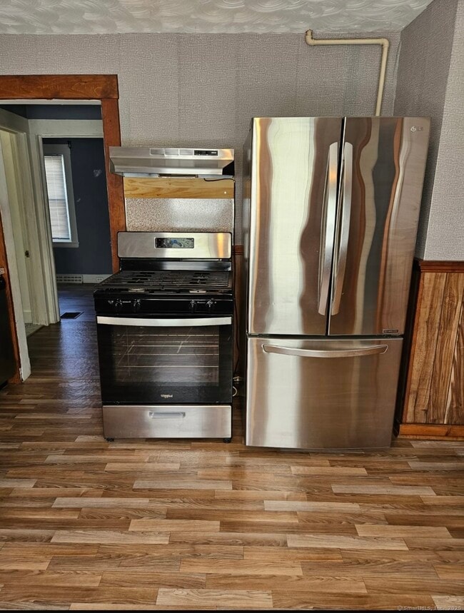 7 Willoughby St in Bristol, CT - Building Photo - Building Photo