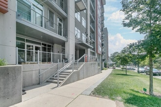309 W Washington Ave, Unit 401 in Madison, WI - Foto de edificio - Building Photo