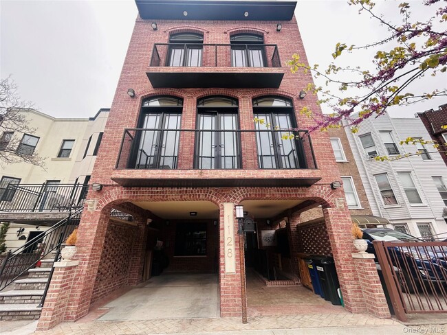 property at 1128 40th St