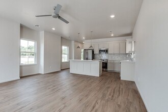 645 W 2nd St in Edmond, OK - Foto de edificio - Building Photo