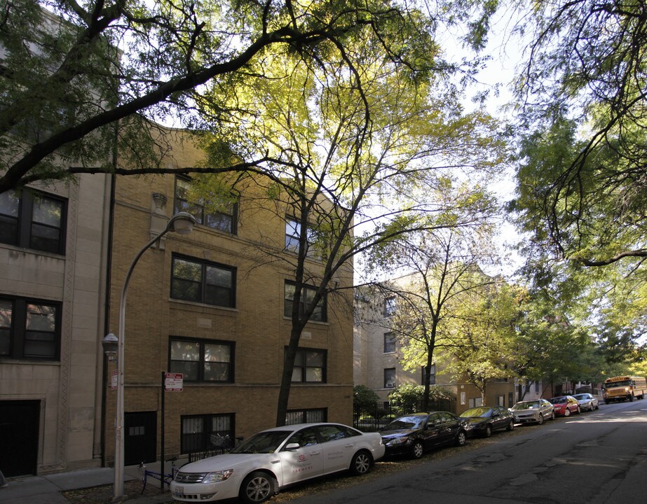 3740-3750 N. Pine Grove in Chicago, IL - Building Photo