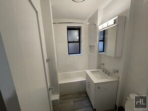 WEST 55 STREET in New York, NY - Building Photo - Building Photo