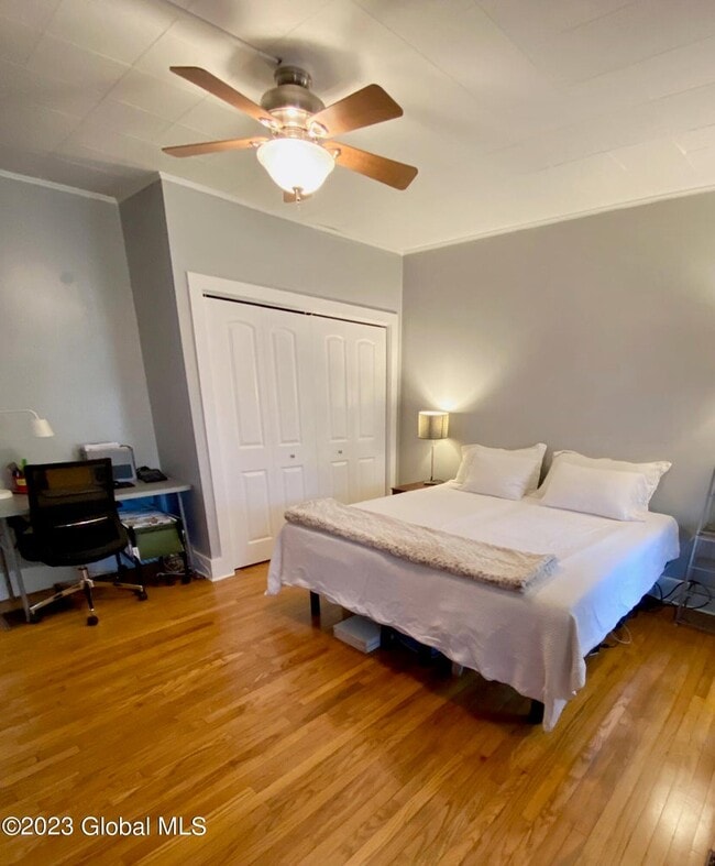 104 Catherine St, Unit 1 in Saratoga Springs, NY - Foto de edificio - Building Photo