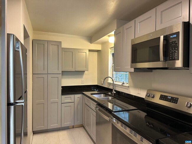 104 Longwood Dr in Charlottesville, VA - Building Photo - Building Photo