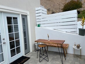 22607 Pacific Coast Hwy, Unit Studio in Malibu, CA - Building Photo - Building Photo