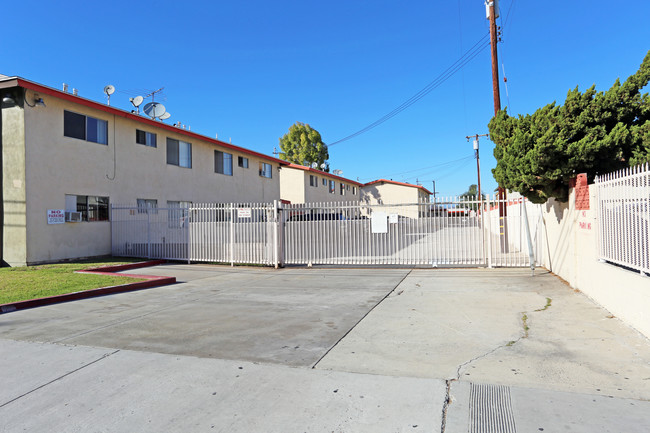 Buena Capri in Buena Park, CA - Building Photo - Building Photo