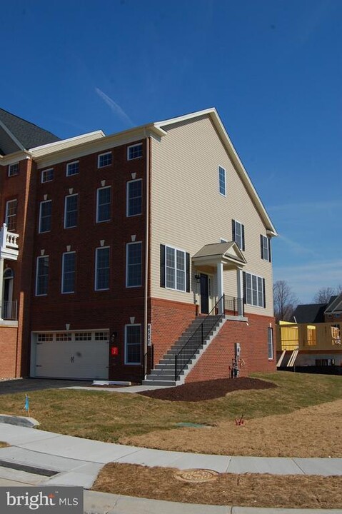 8537 Pine Springs Dr in Severn, MD - Building Photo