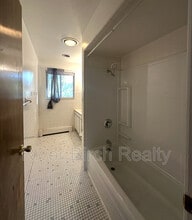 525 W Cook St in Springfield, IL - Building Photo - Building Photo