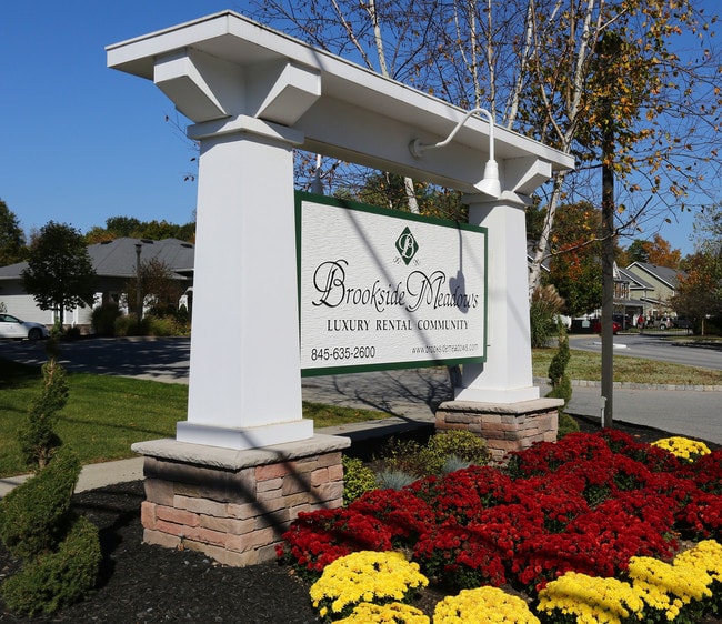 Brookside Meadows Luxury Rental Community in Pleasant Valley, NY - Foto de edificio - Building Photo