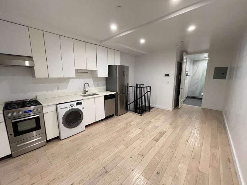 66 E 127th St in New York, NY - Building Photo