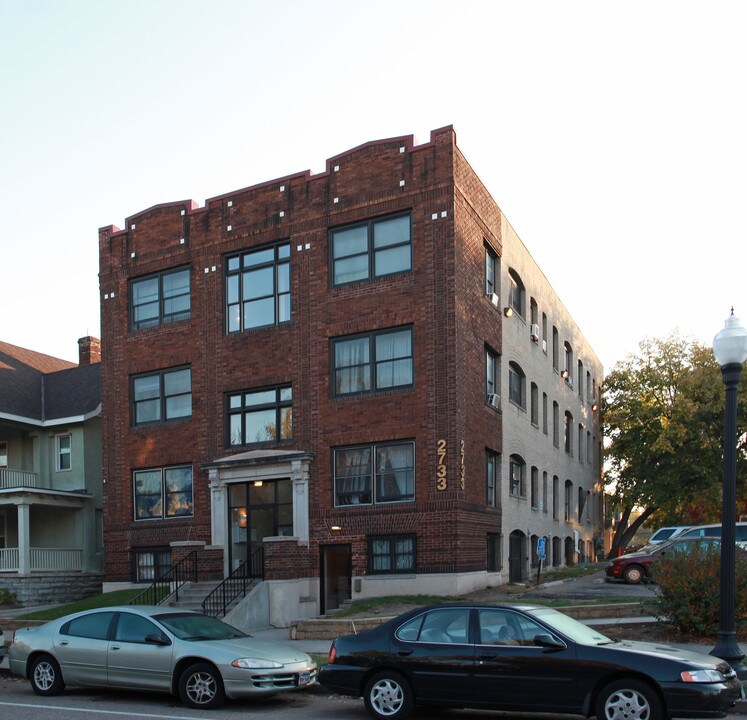 2733 Portland Ave S in Minneapolis, MN - Building Photo