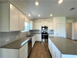 409 Bluejack Wy in Hutto, TX - Building Photo - Building Photo